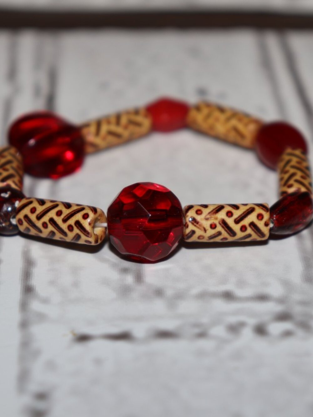 ❤️🤎✨ NWOT Wooden & Red Glass Beaded Bracelet · 6.5"
